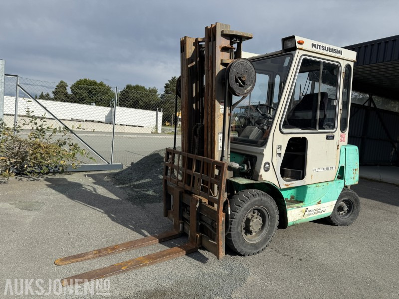 1993 Mitsubishi FD25 Gaffeltruck – 2,5 tonn - Matériel de manutention: photos 1 1993 Mitsubishi FD25 Gaffeltruck – 2,5 tonn - Matériel de manutention: photos 1