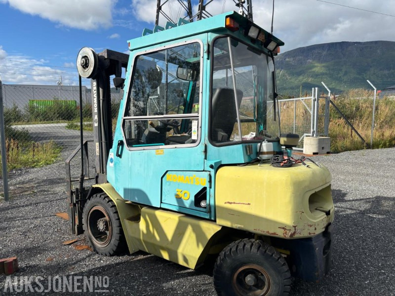 1996 Komatsu FD30T truck diesel - Matériel de manutention: photos 2 1996 Komatsu FD30T truck diesel - Matériel de manutention: photos 2