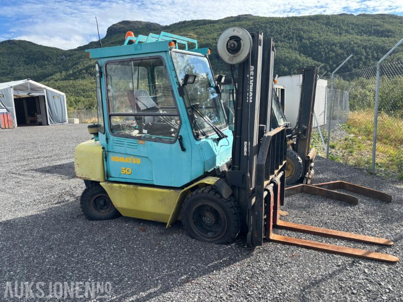 1996 Komatsu FD30T truck diesel - Matériel de manutention: photos 1 1996 Komatsu FD30T truck diesel - Matériel de manutention: photos 1