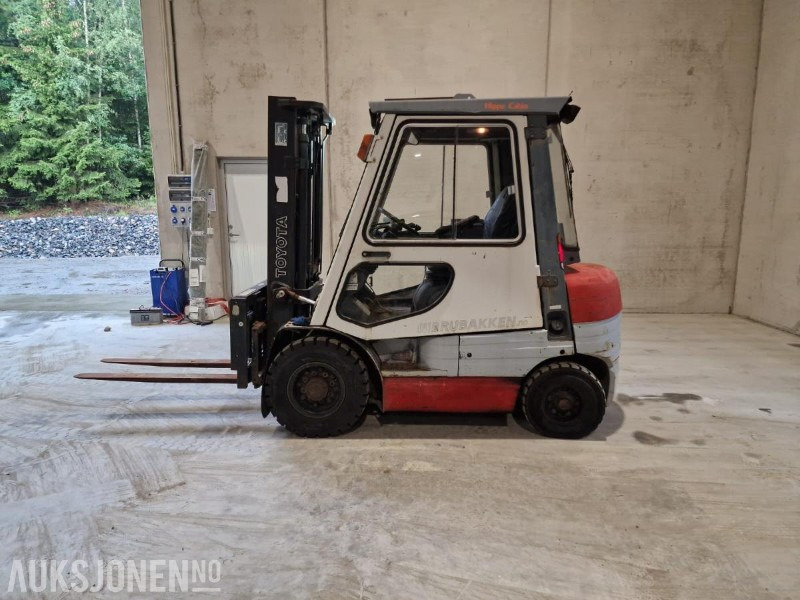 Matériel de manutention 1997 Toyota 6FD25 - Diesel Gaffeltruck: photos 1