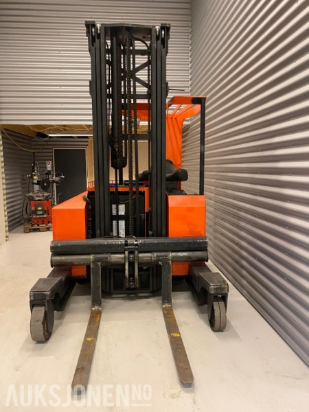 2002 BT 4-veis 2,7T 6,3M REP. - Matériel de manutention: photos 2 2002 BT 4-veis 2,7T 6,3M REP. - Matériel de manutention: photos 2