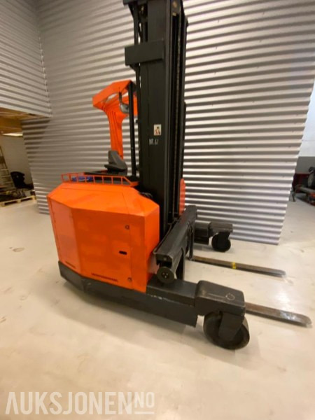 2002 BT 4-veis 2,7T 6,3M REP. - Matériel de manutention: photos 4 2002 BT 4-veis 2,7T 6,3M REP. - Matériel de manutention: photos 4