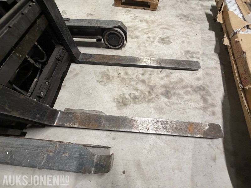 Matériel de manutention 2013 Nissan UND140 Skyvemasttruck - 4,8m med batterilader: photos 8