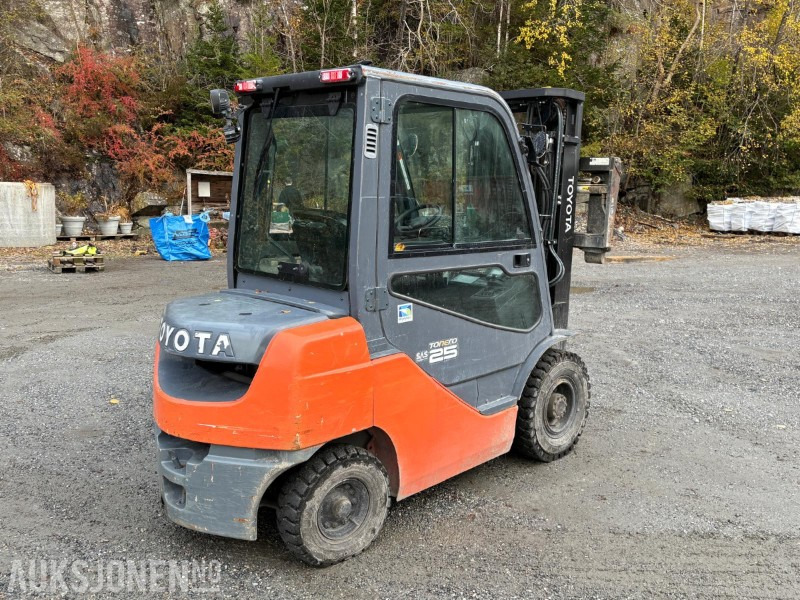 Toyota Tonero 25 SAS dieseltruck - 4 311 timer - Matériel de manutention: photos 3 Toyota Tonero 25 SAS dieseltruck - 4 311 timer - Matériel de manutention: photos 3