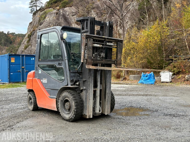 Toyota Tonero 25 SAS dieseltruck - 4 311 timer - Matériel de manutention: photos 2 Toyota Tonero 25 SAS dieseltruck - 4 311 timer - Matériel de manutention: photos 2