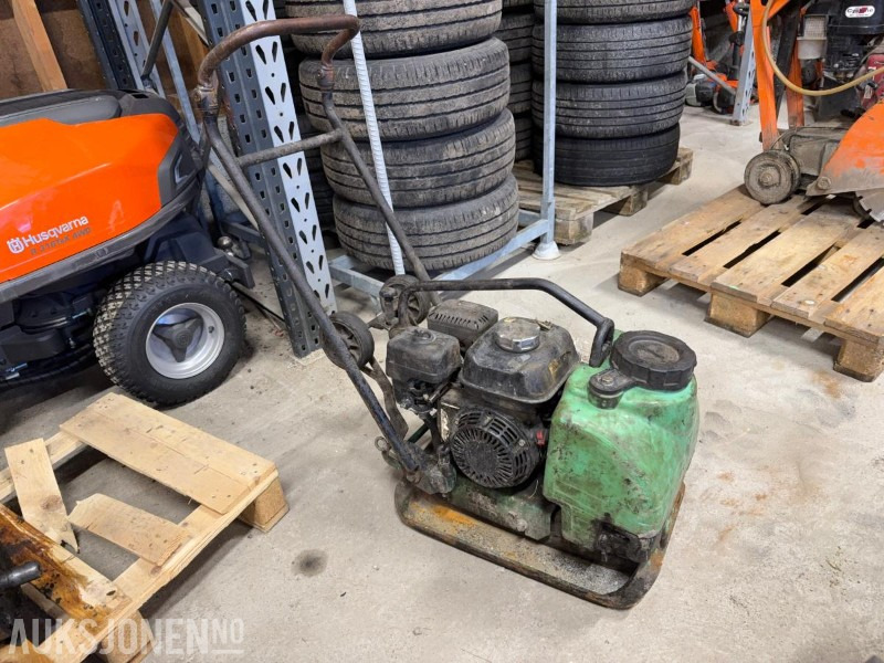 Mikasa Vibroplate / platekomprimator – bensindrevet - Compacteur: photos 3 Mikasa Vibroplate / platekomprimator – bensindrevet - Compacteur: photos 3