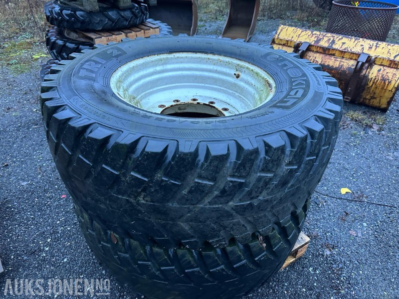 Nokian TRI 2 – 540/65R30 – Selges uten minstepris - Tracteur agricole: photos 1 Nokian TRI 2 – 540/65R30 – Selges uten minstepris - Tracteur agricole: photos 1