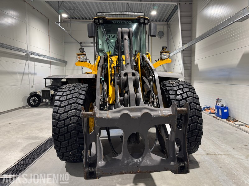 VOLVO L120F HJULLASTER MED SKUFFE, SENTRALSMØRING OG 2 SETT HJUL - Chargeuse sur pneus: photos 3 VOLVO L120F HJULLASTER MED SKUFFE, SENTRALSMØRING OG 2 SETT HJUL - Chargeuse sur pneus: photos 3