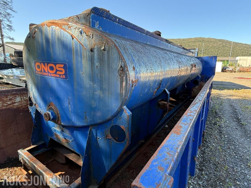 Vanntank på krokløftramme - Matériel de chantier: photos 1 Vanntank på krokløftramme - Matériel de chantier: photos 1