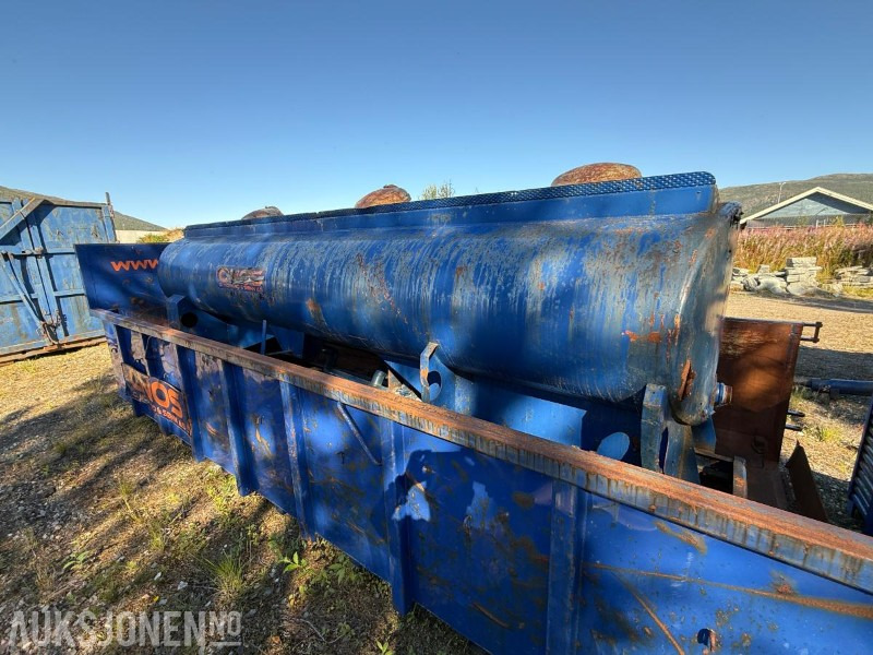 Vanntank på krokløftramme - Matériel de chantier: photos 2 Vanntank på krokløftramme - Matériel de chantier: photos 2