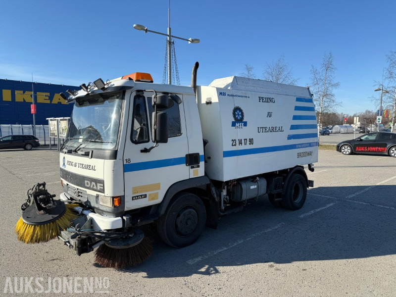 1997 DAF 45 180 TI feiebil, tilhengerfeste, nytt sug, kamera, ekstralys - Véhicule de voirie/ Spécial: photos 1 1997 DAF 45 180 TI feiebil, tilhengerfeste, nytt sug, kamera, ekstralys - Véhicule de voirie/ Spécial: photos 1