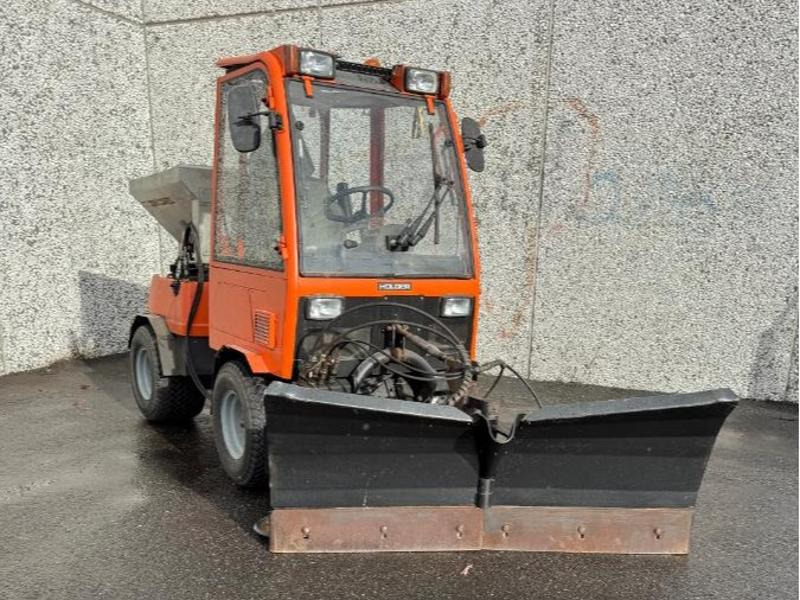 2002 Holder C240 Traktorregistrert redskapsbærer med 4x4 brøyteskjær og strøer - Véhicule de voirie/ Spécial: photos 2 2002 Holder C240 Traktorregistrert redskapsbærer med 4x4 brøyteskjær og strøer - Véhicule de voirie/ Spécial: photos 2