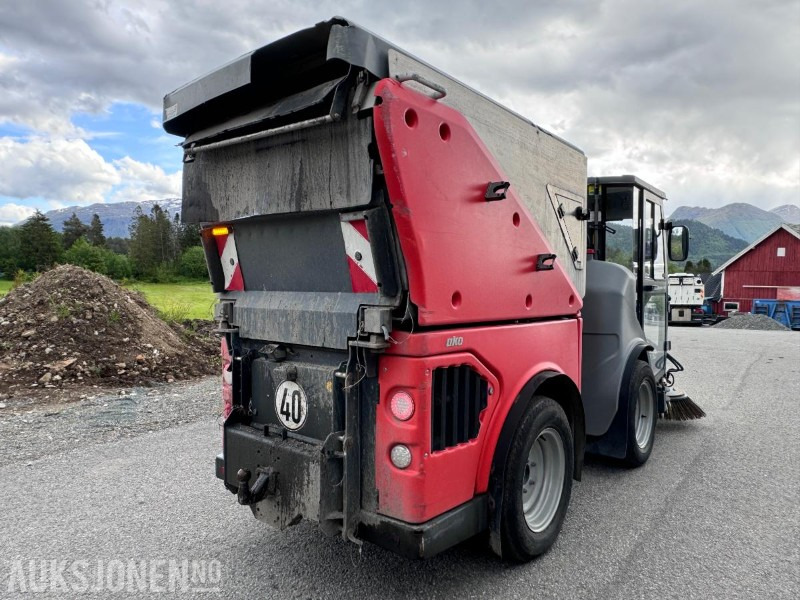 2018 Hako Citymaster 1600 - Vei, gate og gulv feiemaskin - Redskapsbærer med kosteaggregat for gang/vei og børsteaggregat for gulv - Véhicule de voirie/ Spécial: photos 4 2018 Hako Citymaster 1600 - Vei, gate og gulv feiemaskin - Redskapsbærer med kosteaggregat for gang/vei og børsteaggregat for gulv - Véhicule de voirie/ Spécial: photos 4