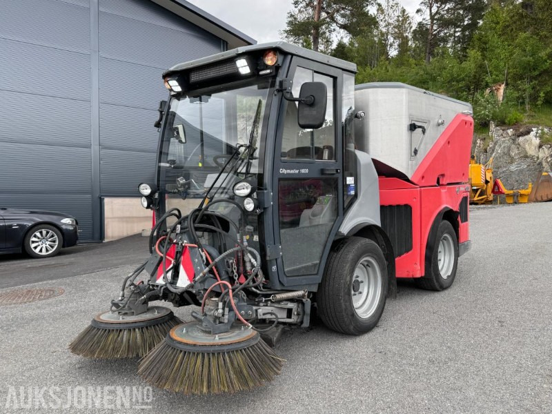 2018 Hako Citymaster 1600 - Vei, gate og gulv feiemaskin - Redskapsbærer med kosteaggregat for gang/vei og børsteaggregat for gulv - Véhicule de voirie/ Spécial: photos 1 2018 Hako Citymaster 1600 - Vei, gate og gulv feiemaskin - Redskapsbærer med kosteaggregat for gang/vei og børsteaggregat for gulv - Véhicule de voirie/ Spécial: photos 1