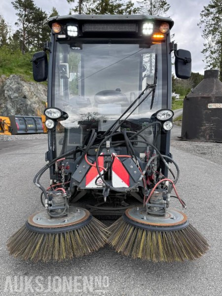 2018 Hako Citymaster 1600 - Vei, gate og gulv feiemaskin - Redskapsbærer med kosteaggregat for gang/vei og børsteaggregat for gulv - Véhicule de voirie/ Spécial: photos 2 2018 Hako Citymaster 1600 - Vei, gate og gulv feiemaskin - Redskapsbærer med kosteaggregat for gang/vei og børsteaggregat for gulv - Véhicule de voirie/ Spécial: photos 2