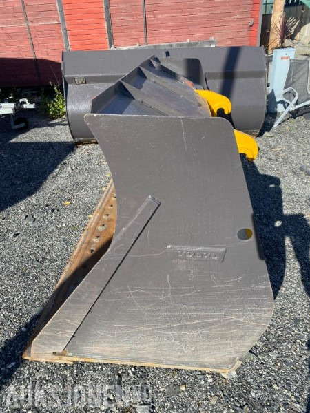 Volvo Skuffe nesten ny 2,20 - Chargeuse sur pneus: photos 1 Volvo Skuffe nesten ny 2,20 - Chargeuse sur pneus: photos 1