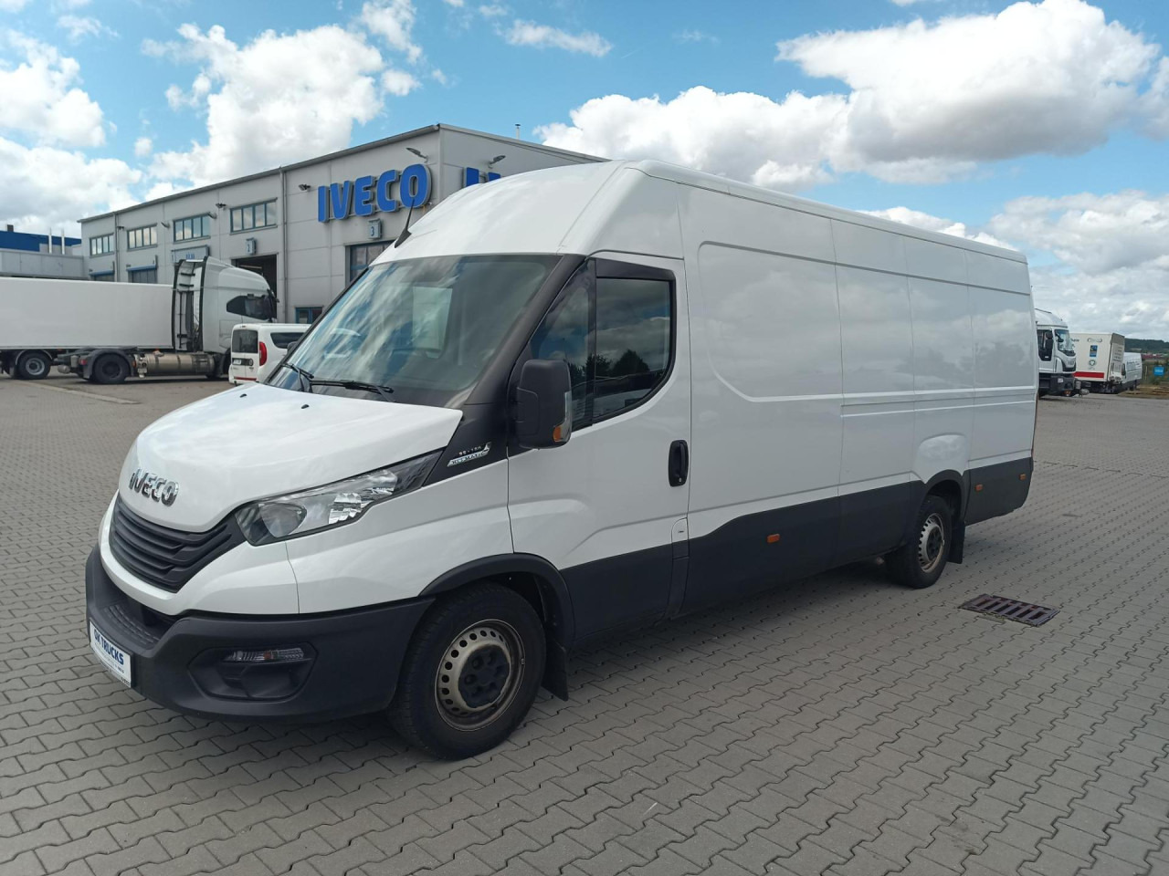 IVECO Daily 35S16A8V - Fourgon utilitaire: photos 1 IVECO Daily 35S16A8V - Fourgon utilitaire: photos 1