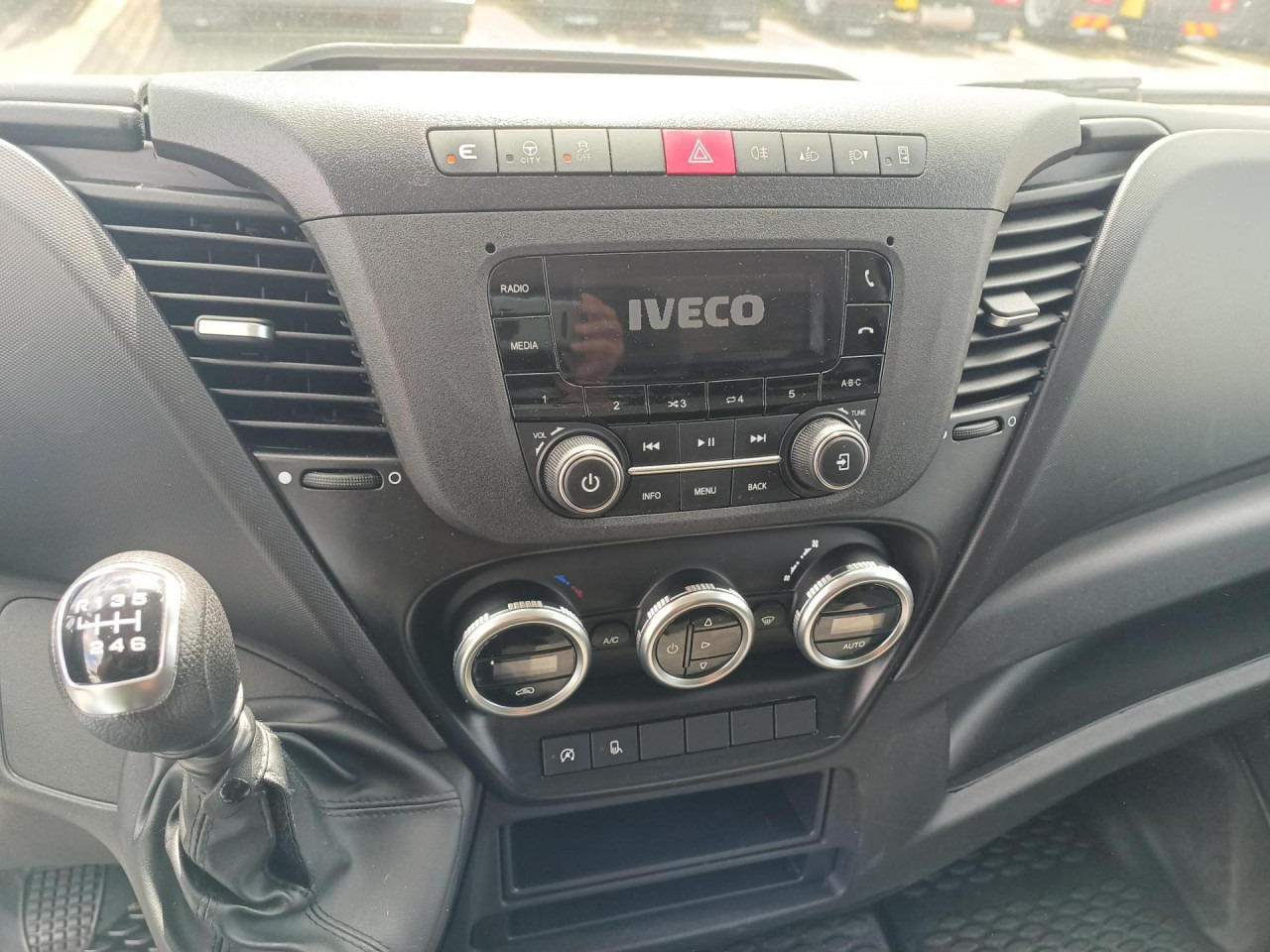 IVECO Daily 35S16V - Fourgon utilitaire: photos 5 IVECO Daily 35S16V - Fourgon utilitaire: photos 5