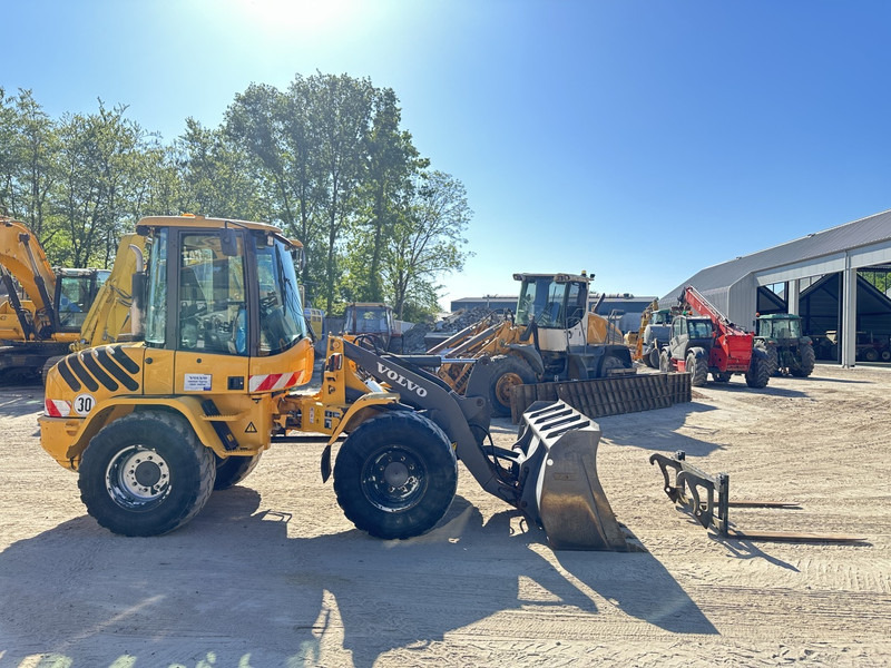 Volvo L 35 B - Z / S German machine - Bucket & Forks - Chargeuse sur pneus: photos 4 Volvo L 35 B - Z / S German machine - Bucket & Forks - Chargeuse sur pneus: photos 4