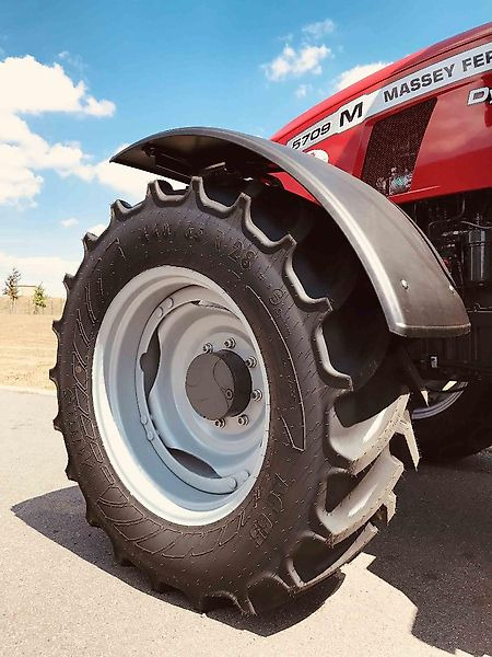Massey Ferguson MF 5709 M Dyna-4 - Tracteur agricole: photos 4 Massey Ferguson MF 5709 M Dyna-4 - Tracteur agricole: photos 4