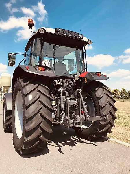 Massey Ferguson MF 5709 M Dyna-4 - Tracteur agricole: photos 3 Massey Ferguson MF 5709 M Dyna-4 - Tracteur agricole: photos 3