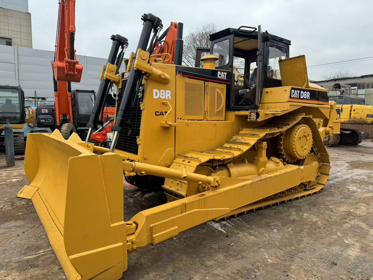 Bulldozer Caterpillar CAT D8R D8T D7H D7R D7G D7R D7E Used Bulldozer in Excellent Work Condition for Slae: photos 6 Bulldozer Caterpillar CAT D8R D8T D7H D7R D7G D7R D7E Used Bulldozer in Excellent Work Condition for Slae: photos 6