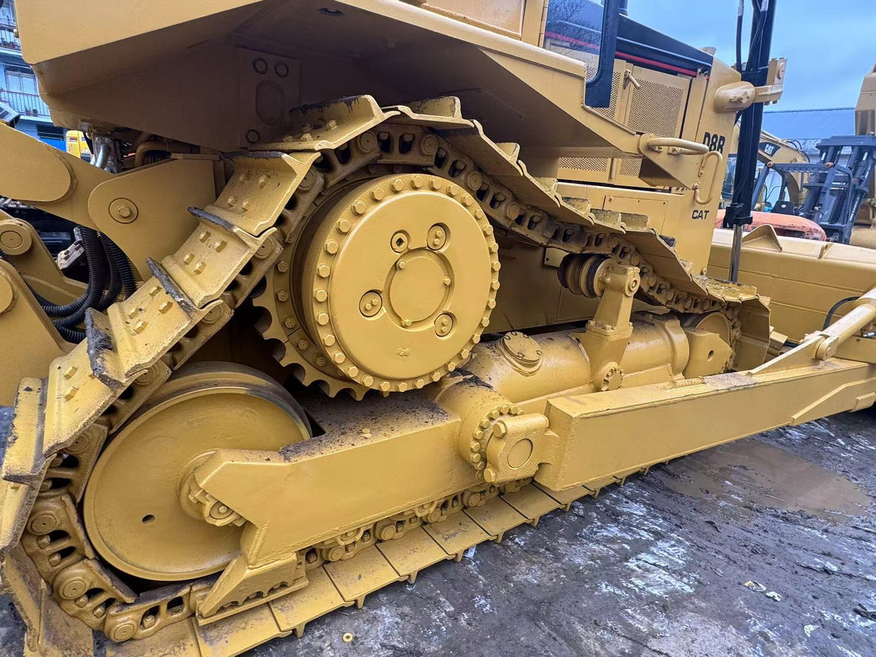 Bulldozer Caterpillar CAT D8R D8T D7H D7R D7G D7R D7E Used Bulldozer in Excellent Work Condition for Slae: photos 8 Bulldozer Caterpillar CAT D8R D8T D7H D7R D7G D7R D7E Used Bulldozer in Excellent Work Condition for Slae: photos 8
