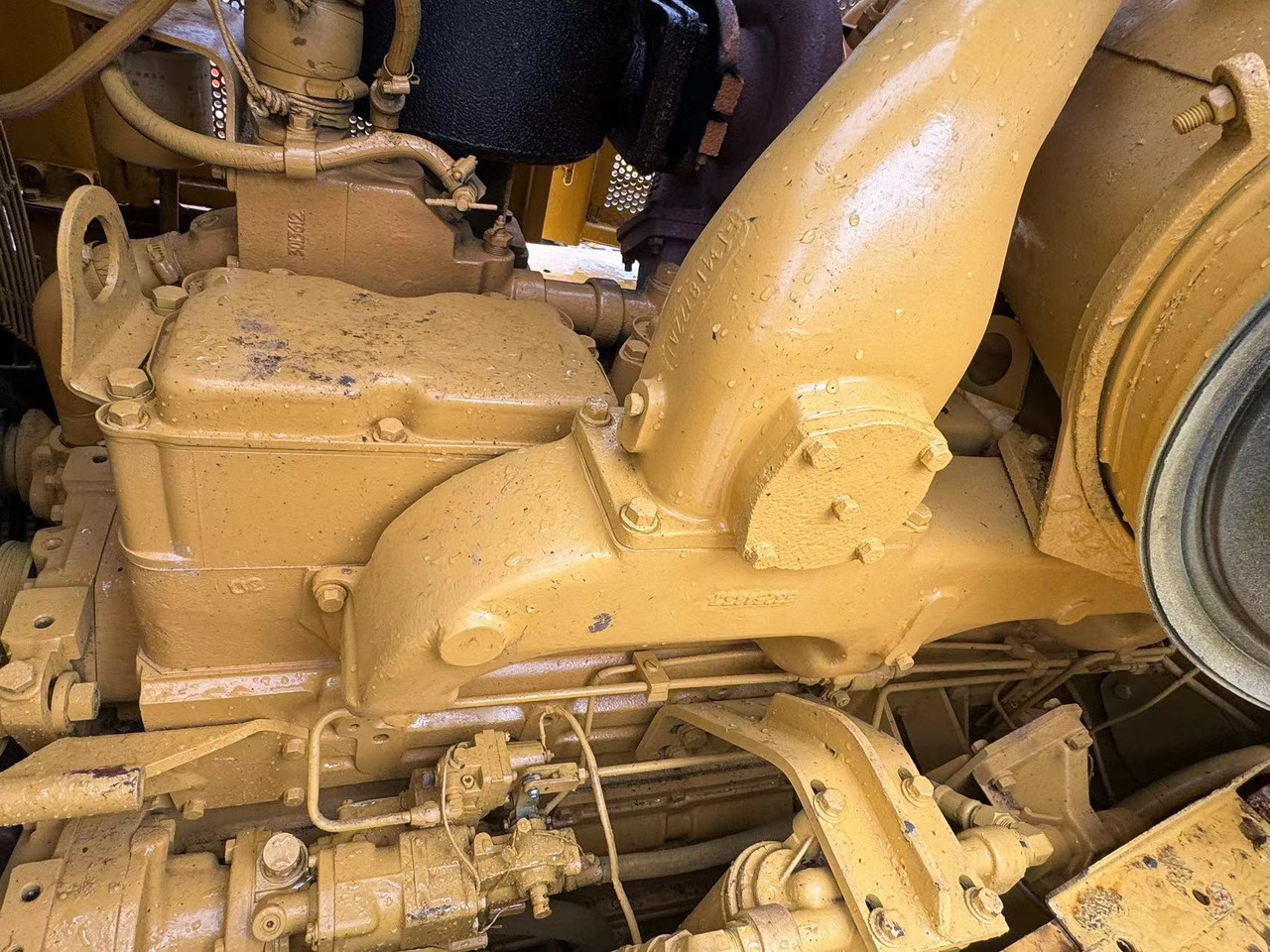 Bulldozer Caterpillar CAT D8R D8T D7H D7R D7G D7R D7E Used Bulldozer in Excellent Work Condition for Slae: photos 11 Bulldozer Caterpillar CAT D8R D8T D7H D7R D7G D7R D7E Used Bulldozer in Excellent Work Condition for Slae: photos 11