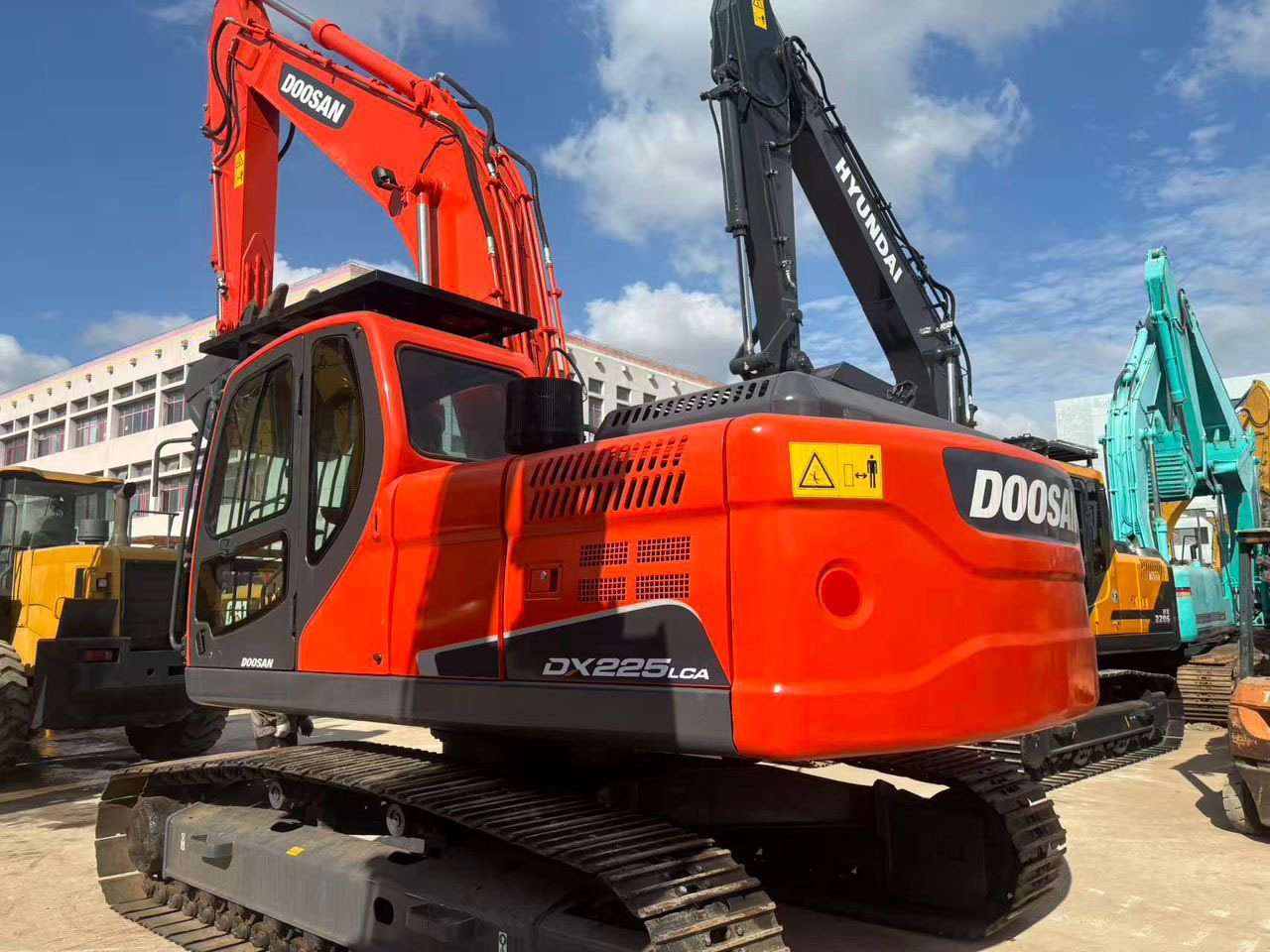 Doosan DX225 Used Crawler Excavator Secondhand 25 ton Excavators for Sale Doosan Excavadora Usada - Pelle sur chenille: photos 1 Doosan DX225 Used Crawler Excavator Secondhand 25 ton Excavators for Sale Doosan Excavadora Usada - Pelle sur chenille: photos 1