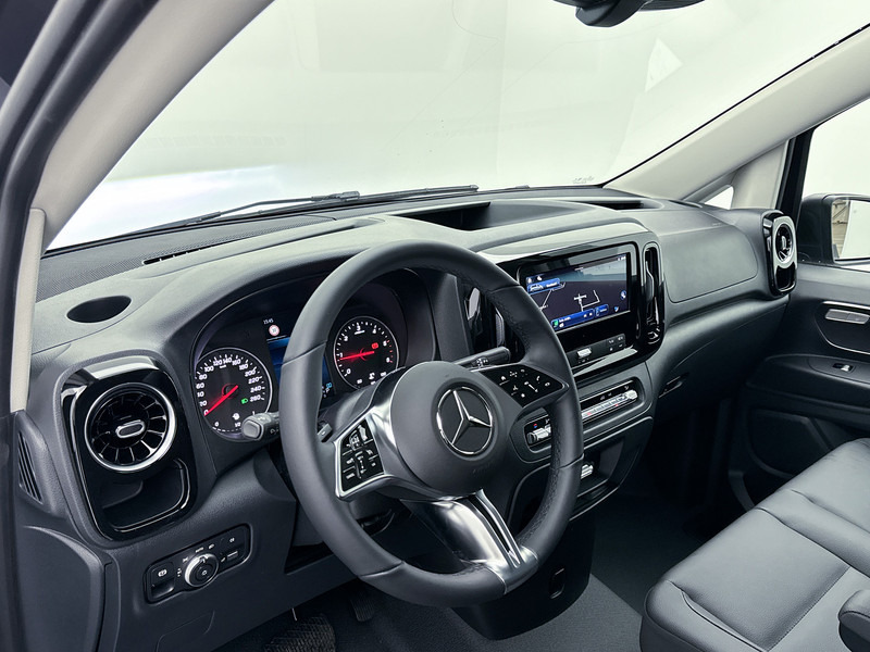 Photo d'intérieur 1: Fourgon utilitaire Mercedes-Benz Vito 116 CDI L2 Select NIEUW Direct Leverbaar Multibeam LED Grafietgrijs Navigatie Trekhaak Achteruitrijcamera Cruise Control