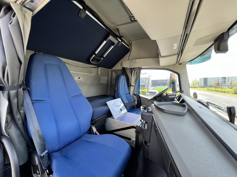 Tracteur routier Volvo FH 460 4x2 trekker Globetrotter / 2x Fuel Tank: photos 15 Tracteur routier Volvo FH 460 4x2 trekker Globetrotter / 2x Fuel Tank: photos 15