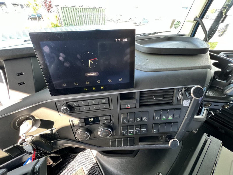 Tracteur routier Volvo FH 460 4x2 trekker Globetrotter / 2x Fuel Tank: photos 11 Tracteur routier Volvo FH 460 4x2 trekker Globetrotter / 2x Fuel Tank: photos 11