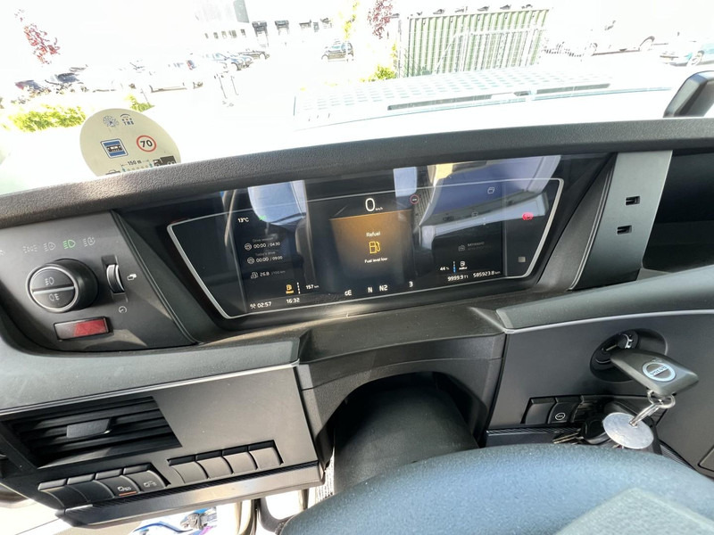 Tracteur routier Volvo FH 460 4x2 trekker Globetrotter / 2x Fuel Tank: photos 10 Tracteur routier Volvo FH 460 4x2 trekker Globetrotter / 2x Fuel Tank: photos 10