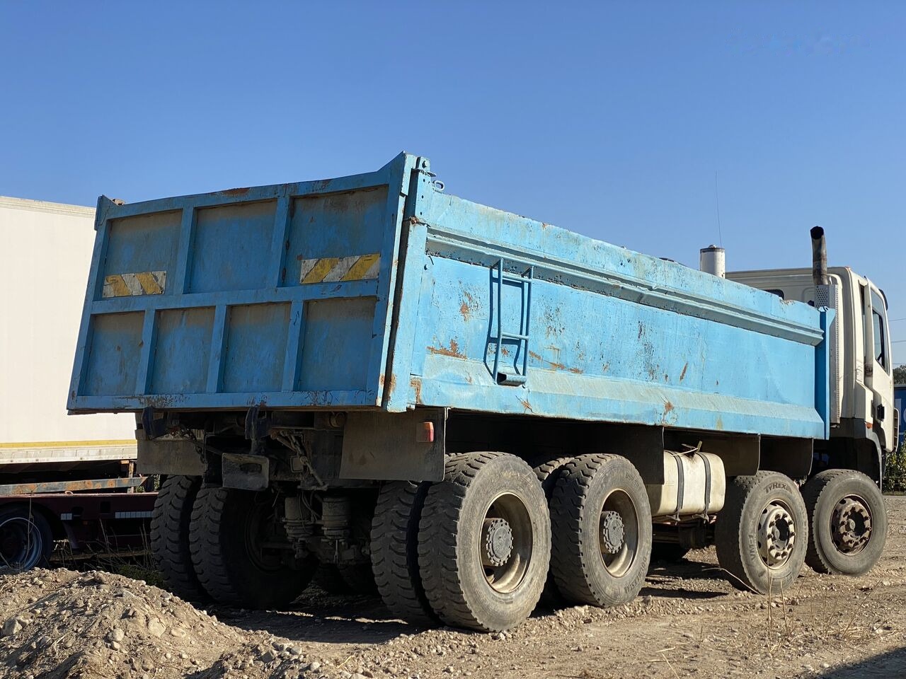 Benne pour poids lourds Hardox Bena basculabila cu semisasiu 7m : 8x4: photos 9 Benne pour poids lourds Hardox Bena basculabila cu semisasiu 7m : 8x4: photos 9