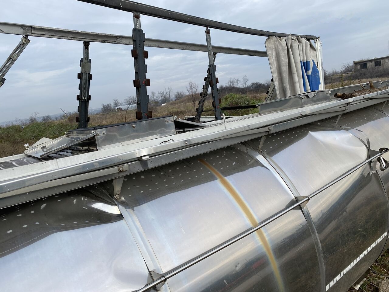 Magyar REZERVOR CISTERNA INOX ALIMENTAR in stare buna - Conteneur citerne: photos 5 Magyar REZERVOR CISTERNA INOX ALIMENTAR in stare buna - Conteneur citerne: photos 5