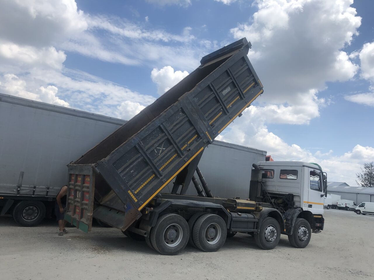 Mercedes-Benz ACTROS MP1 EXPORT - Camion benne: photos 1 Mercedes-Benz ACTROS MP1 EXPORT - Camion benne: photos 1