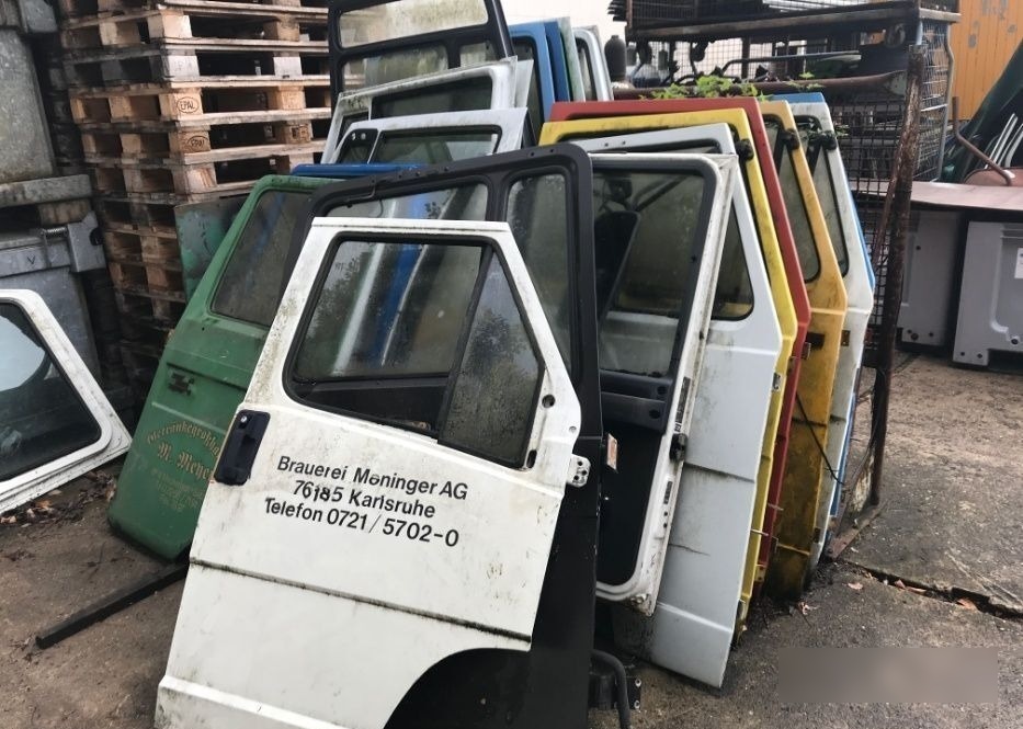 - Portière et pièces pour Camion: photos 1 - Portière et pièces pour Camion: photos 1