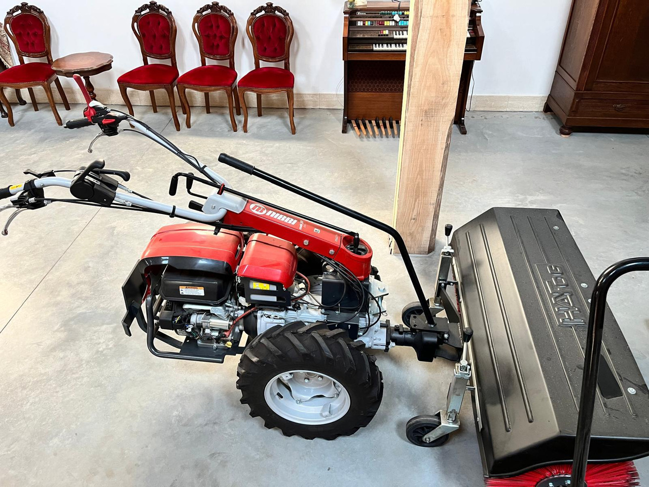 Emak mak 18 - Balayeuse industrielle: photos 1 Emak mak 18 - Balayeuse industrielle: photos 1