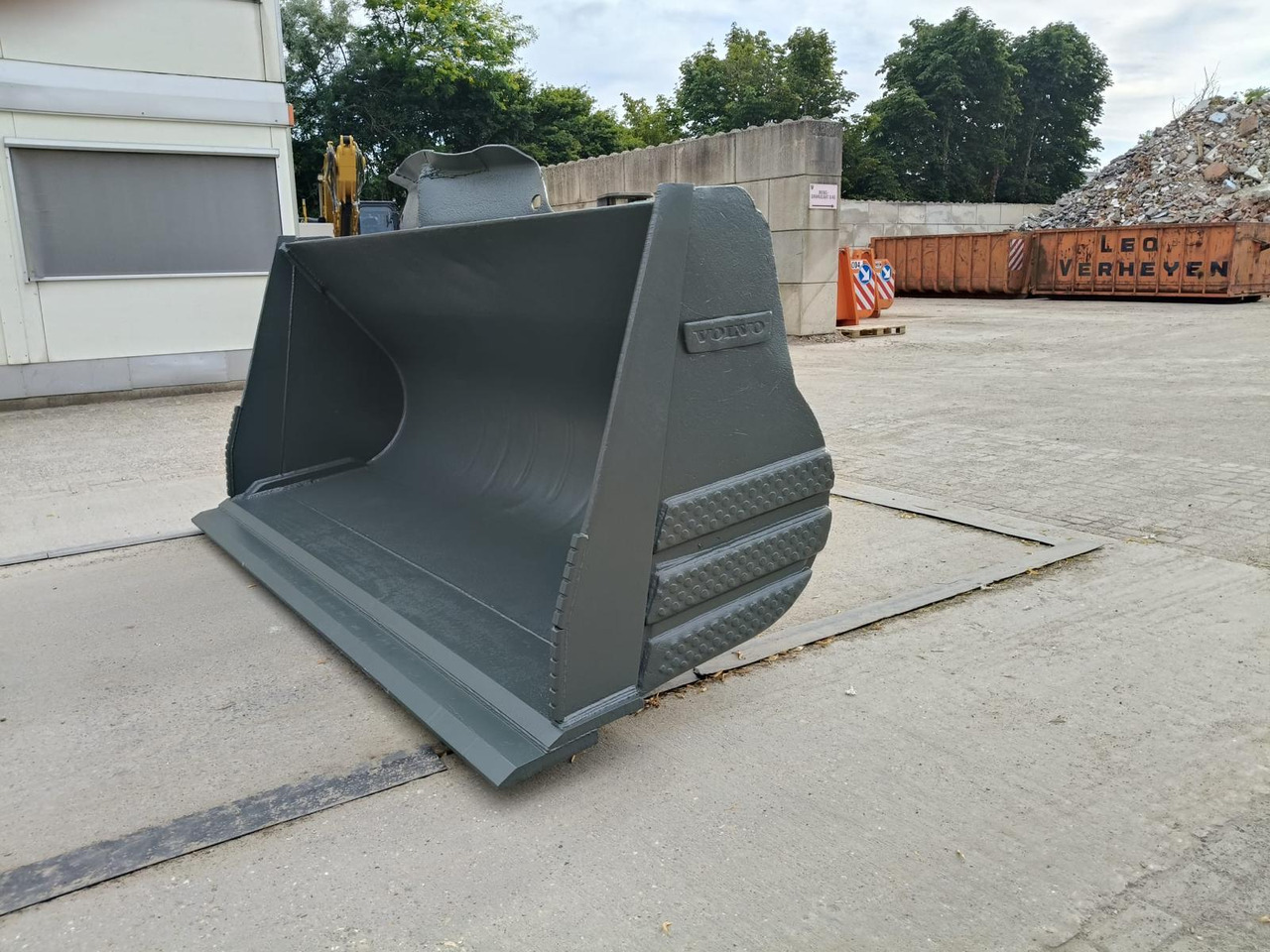 Volvo L 220 - Godet pour chargeur: photos 4 Volvo L 220 - Godet pour chargeur: photos 4