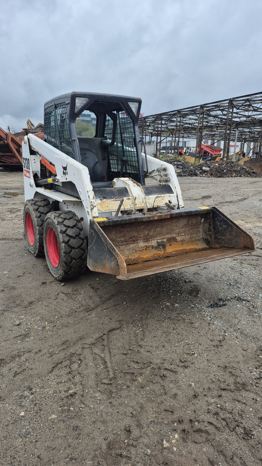 BOBCAT S130 - Mini chargeuse: photos 4 BOBCAT S130 - Mini chargeuse: photos 4