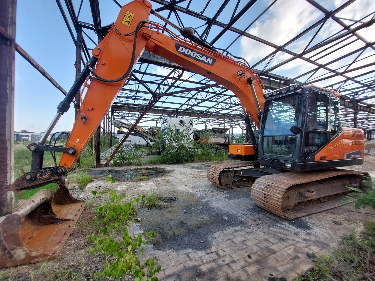 DOOSAN DX140LC-5 - Pelle sur chenille: photos 4 DOOSAN DX140LC-5 - Pelle sur chenille: photos 4