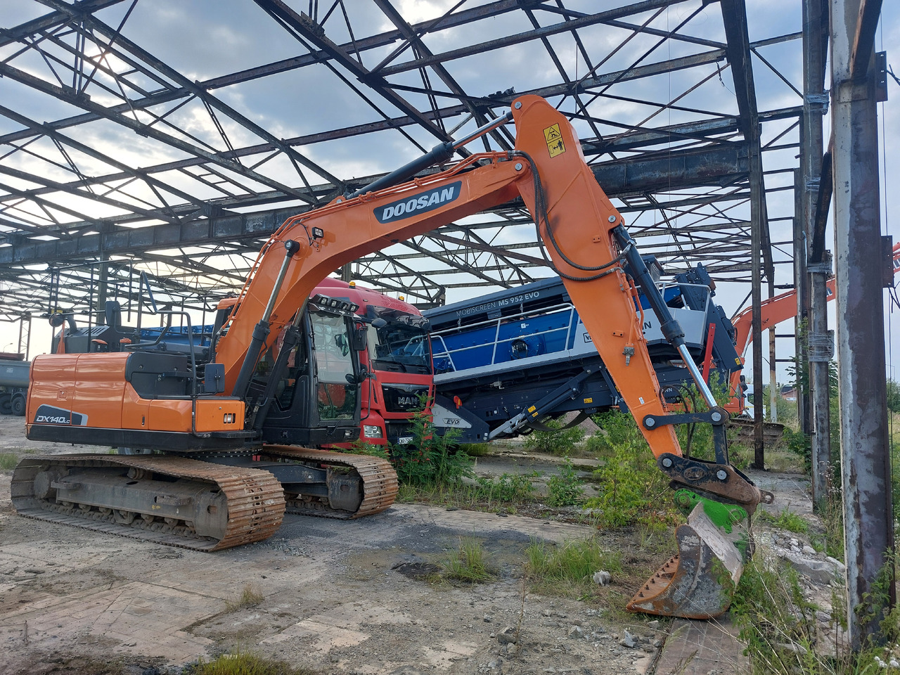 DOOSAN DX140LC-5 - Pelle sur chenille: photos 3 DOOSAN DX140LC-5 - Pelle sur chenille: photos 3