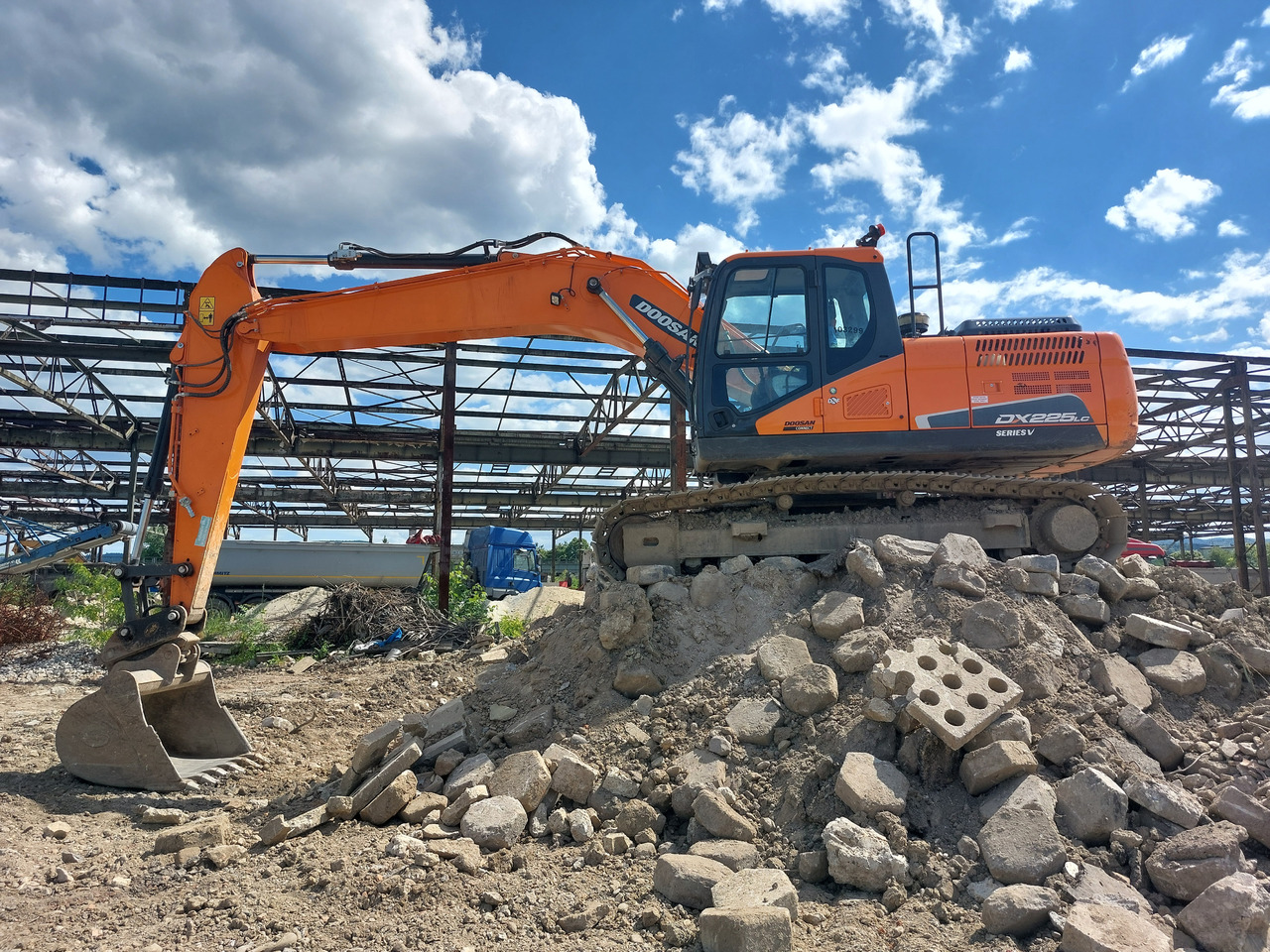 DOOSAN DX225LC-5 - Pelle sur chenille: photos 1 DOOSAN DX225LC-5 - Pelle sur chenille: photos 1