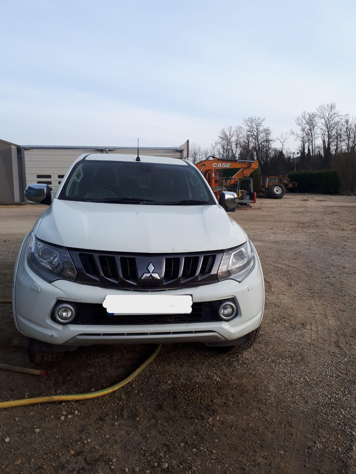 MITSUBISKI L200 - Voiture: photos 1 MITSUBISKI L200 - Voiture: photos 1