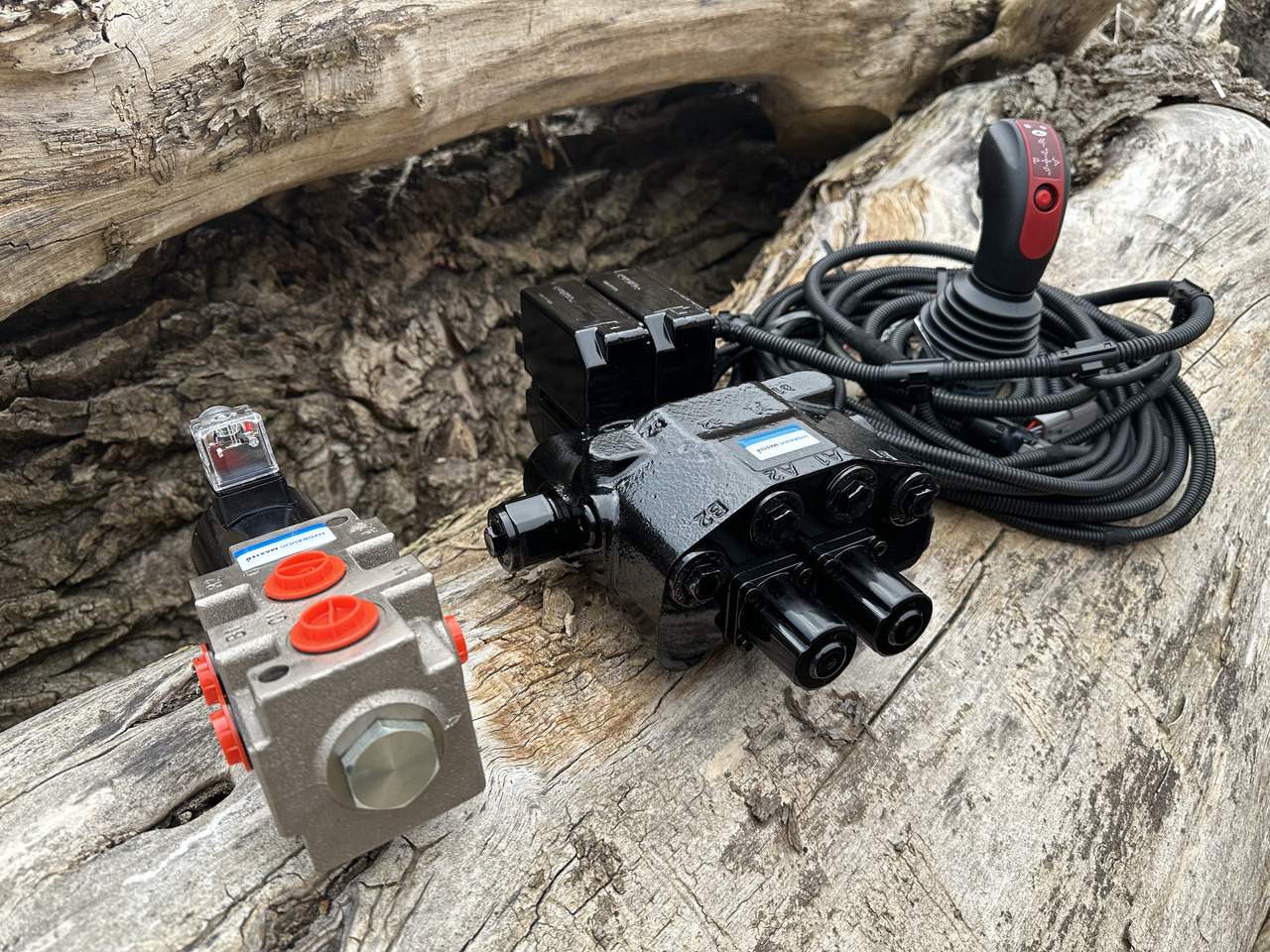 Walvoil SDM/DLM with 3rd function Case IH, International Harvester, John Deere, Kubota - Chargeur frontal pour tracteur pour Chargeur frontal pour tracteur: photos 3 Walvoil SDM/DLM with 3rd function Case IH, International Harvester, John Deere, Kubota - Chargeur frontal pour tracteur pour Chargeur frontal pour tracteur: photos 3