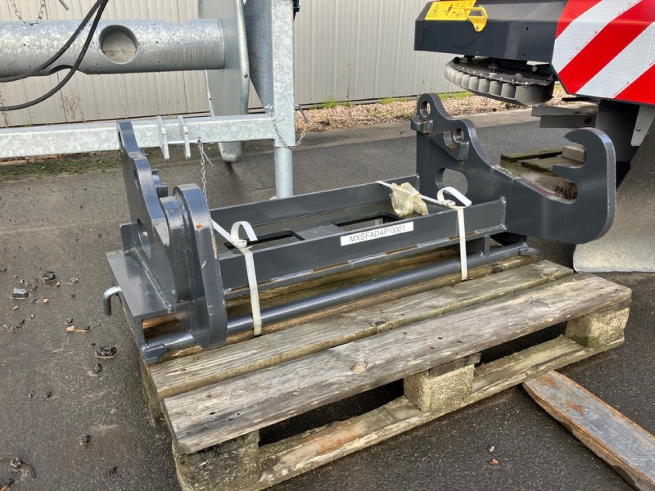ADAPTER SCHÄFFER AUF EURO-AUFNAHME - Chargeur frontal pour tracteur: photos 2 ADAPTER SCHÄFFER AUF EURO-AUFNAHME - Chargeur frontal pour tracteur: photos 2
