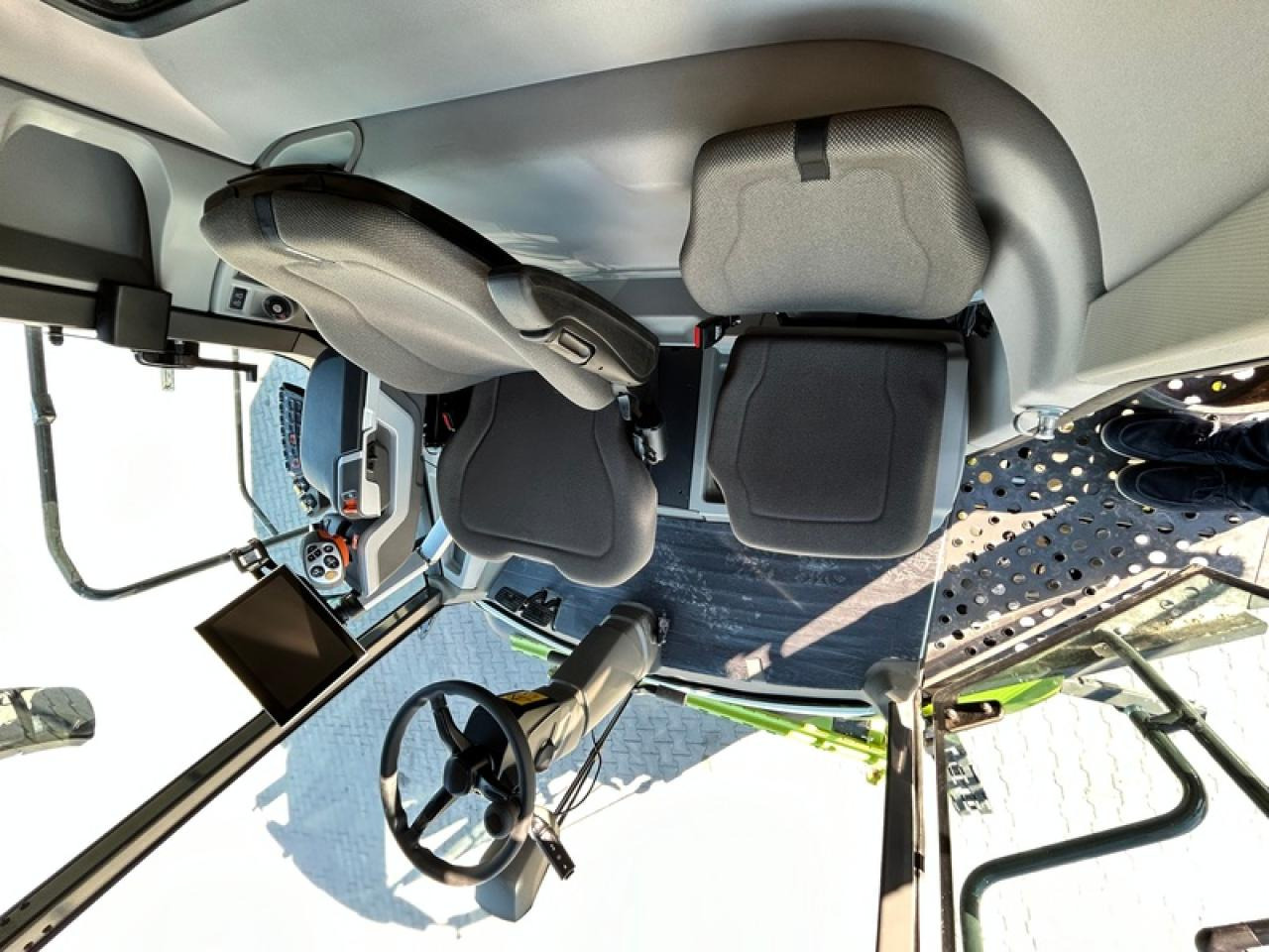 Moissonneuse-batteuse CLAAS TRION 750 TT APS HYBRID: photos 6