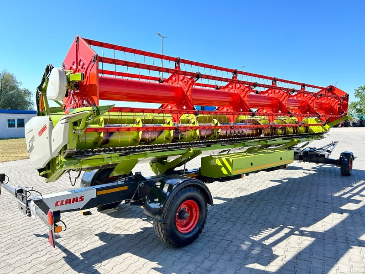 Moissonneuse-batteuse CLAAS TRION 750 TT APS HYBRID: photos 8