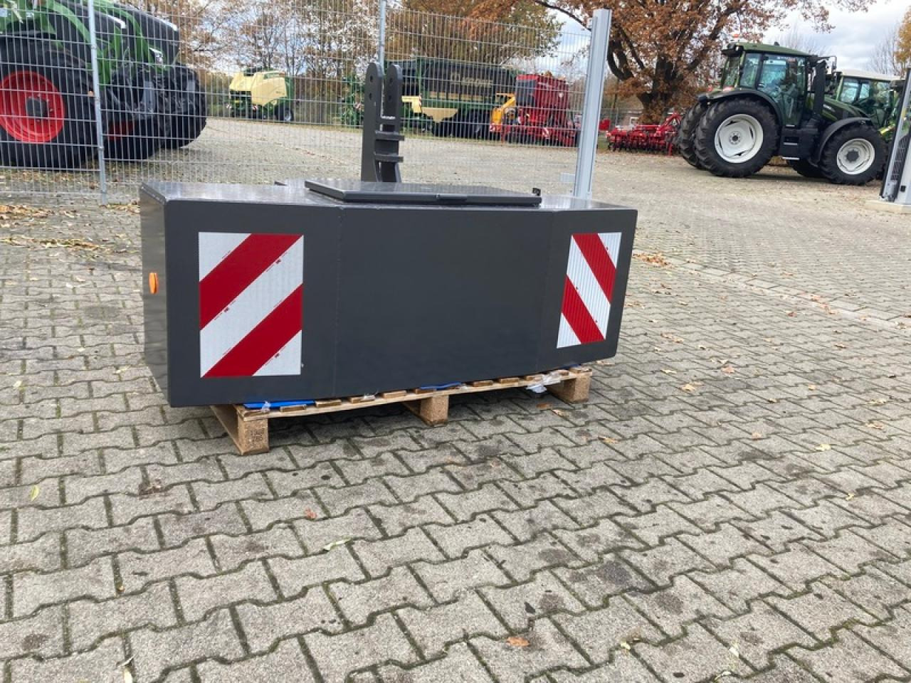 FRONTGEWICHT 2500 KG BUSCHMEIER - Contrepoids: photos 2 FRONTGEWICHT 2500 KG BUSCHMEIER - Contrepoids: photos 2