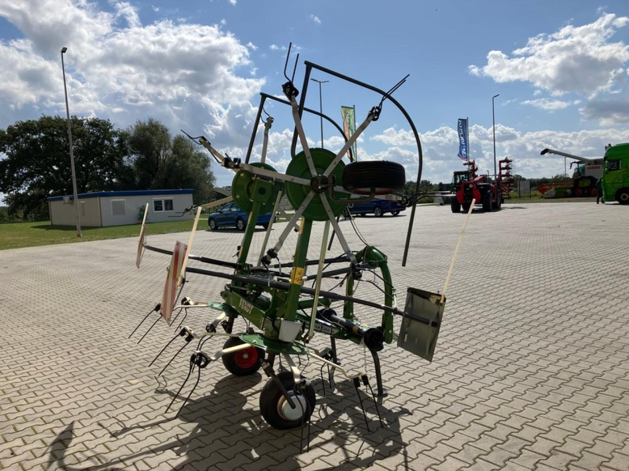 Fendt TWISTER 5204 AKTION - Faneuse: photos 3 Fendt TWISTER 5204 AKTION - Faneuse: photos 3